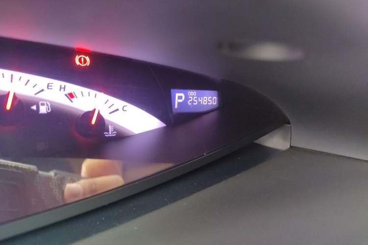 Used Toyota Previa 2012 2.4L 7-Seater Luxury Edition Odometer Close Up
