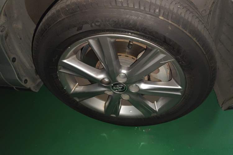 Used Toyota Previa 2012 2.4L 7-Seater Luxury Edition Right Front Wheel Hub