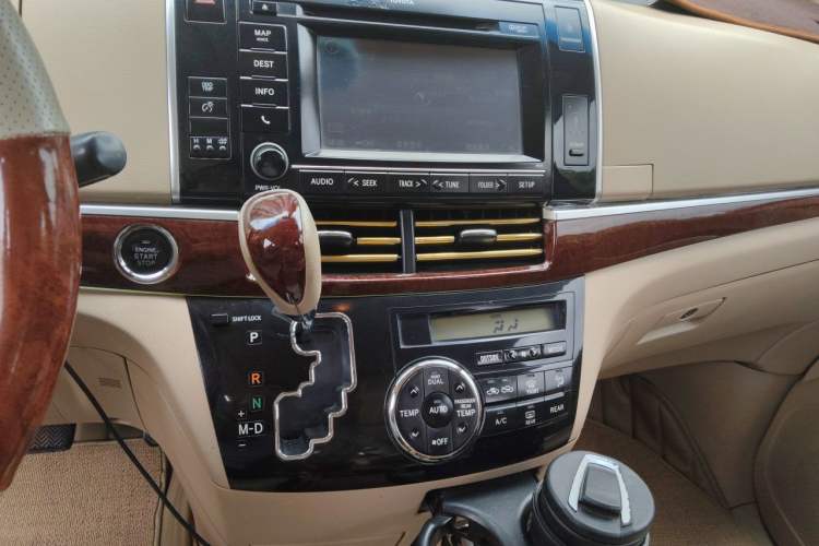 Used Toyota Previa 2012 2.4L 7-Seater Luxury Edition Audio And AC Panel