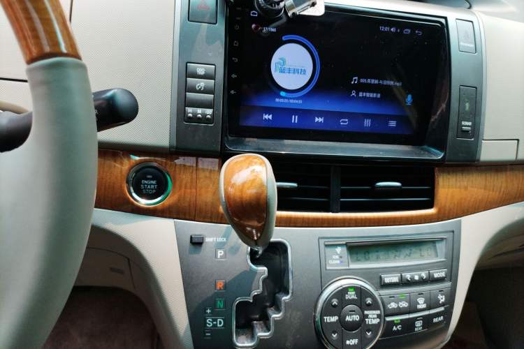 Used Toyota Previa 2012 2.4L 7-Seater Luxury Edition Audio And AC Panel