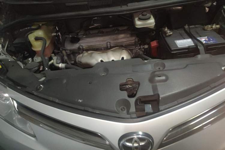 Used Toyota Previa 2012 2.4L 7-Seater Standard Edition Engine Bay