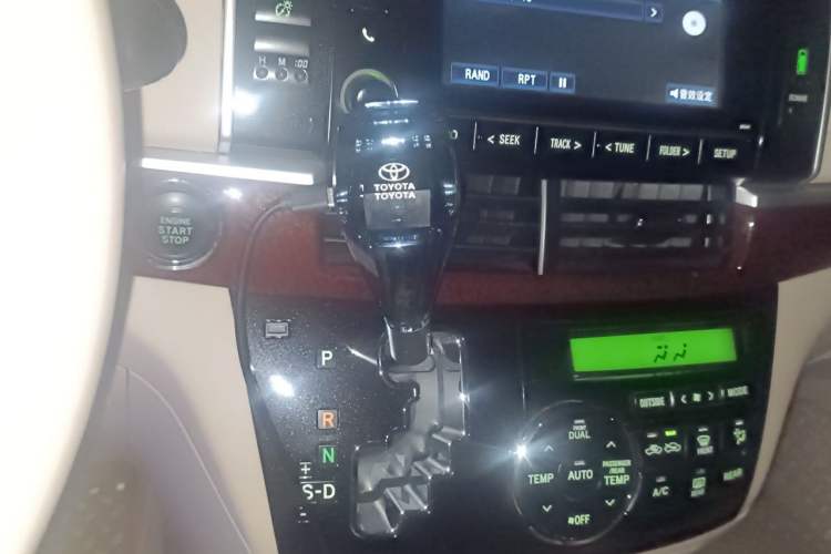 Used Toyota Previa 2012 3.5L 7-Seater Luxury Version Gear Lever