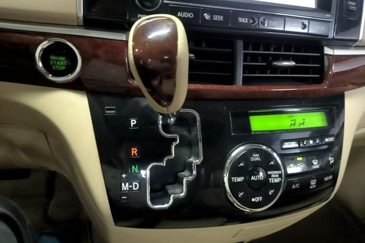 Used Toyota Previa 2012 2.4L 7-Seater Luxury Edition Gear Lever