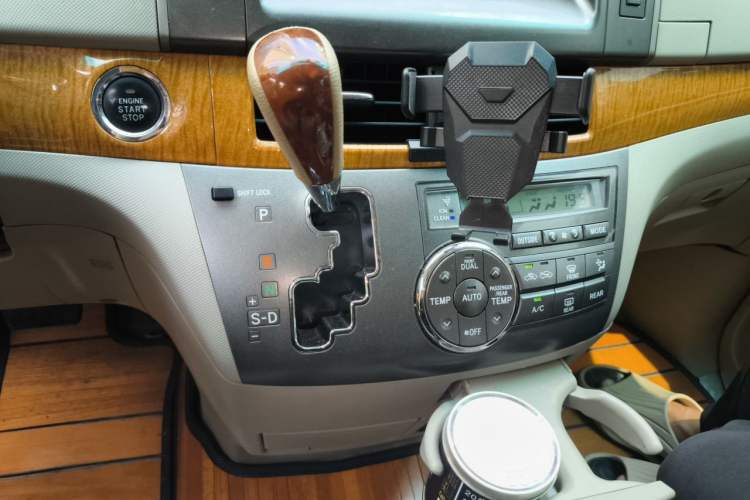 Used Toyota Previa 2012 2.4L 7-Seater Luxury Edition Gear Lever