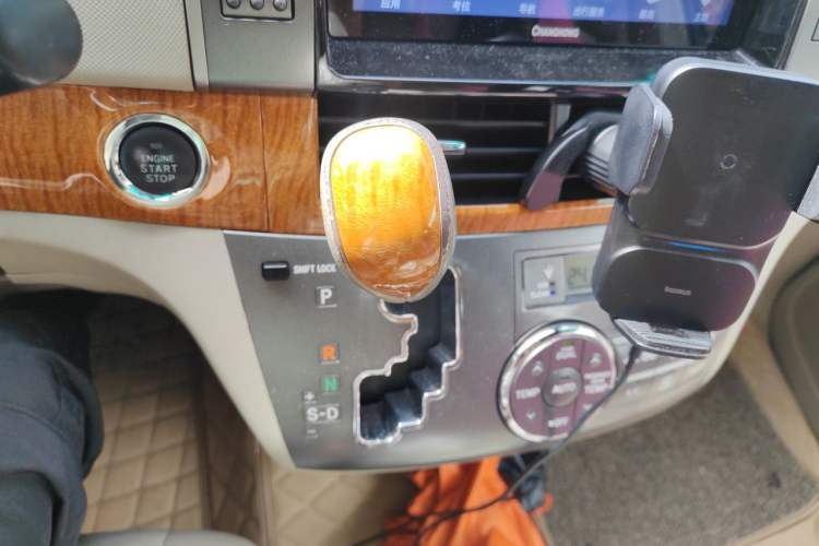 Used Toyota Previa 2012 2.4L 7-Seater Standard Edition Gear Lever