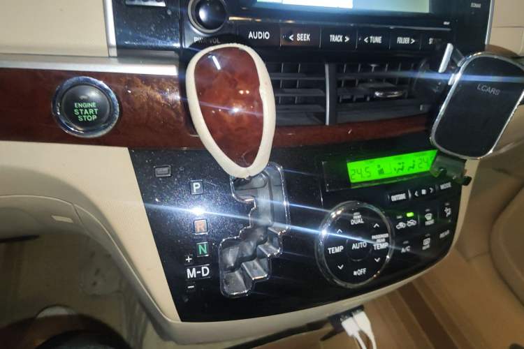 Used Toyota Previa 2012 2.4L 7-Seater Standard Edition Gear Lever