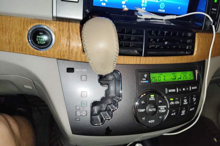 Used Toyota Previa 2012 2.4L 7-Seater Standard Edition Gear Lever