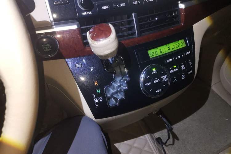 Used Toyota Previa 2012 2.4L 7-Seater Luxury Edition Gear Lever