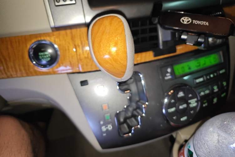 Used Toyota Previa 2012 2.4L 7-Seater Luxury Edition Gear Lever