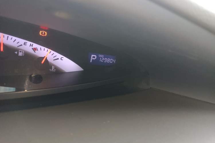 Used Toyota Previa 2012 2.4L 7-Seater Standard Edition Odometer Close Up