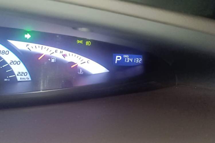 Used Toyota Previa 2012 3.5L 7-Seater Luxury Version Odometer Close Up
