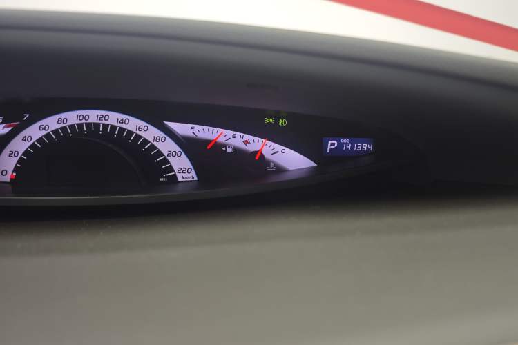 Used Toyota Previa 2012 2.4L 7-Seater Luxury Edition Odometer Close Up