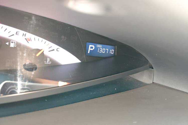 Used Toyota Previa 2012 3.5L 7-Seater Luxury Version Odometer Close Up