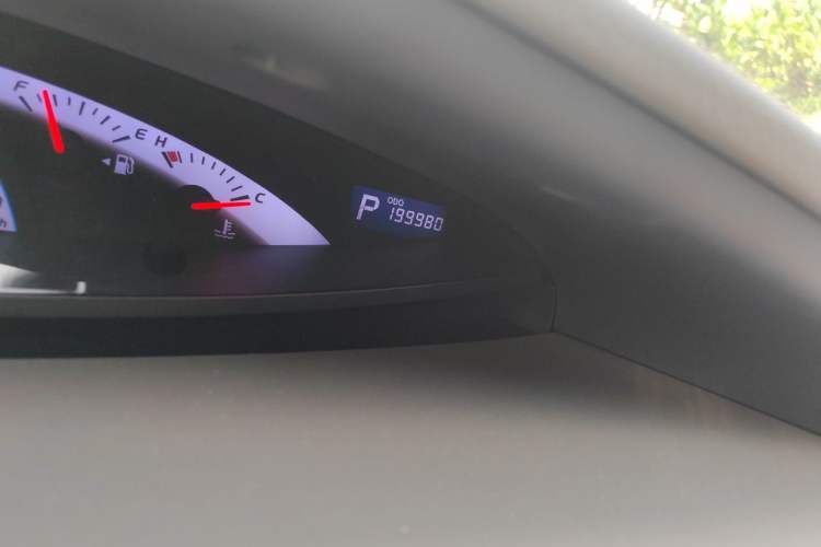 Used Toyota Previa 2012 2.4L 7-Seater Standard Edition Odometer Close Up