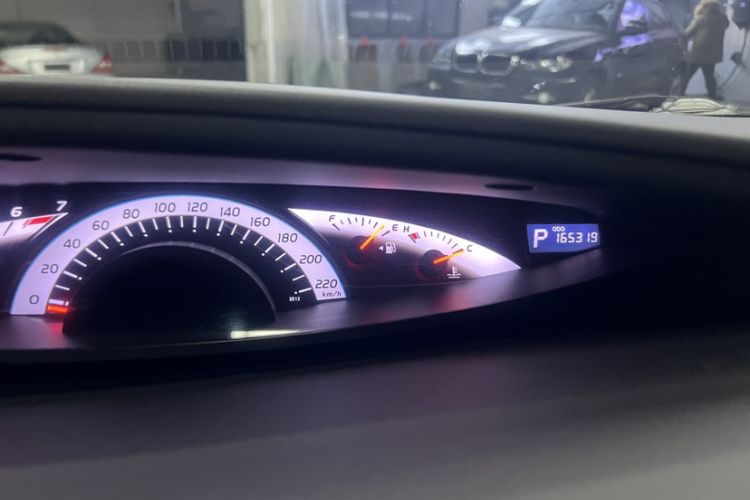 Used Toyota Previa 2012 2.4L 7-Seater Luxury Edition Odometer Close Up