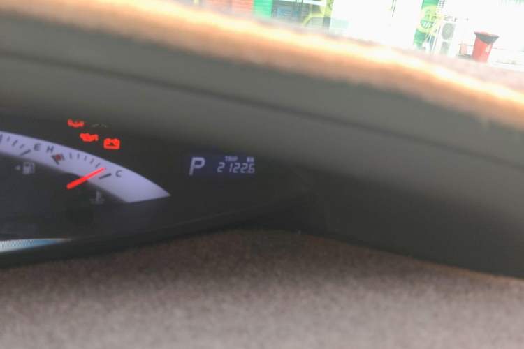 Used Toyota Previa 2012 2.4L 7-Seater Luxury Edition Odometer Close Up
