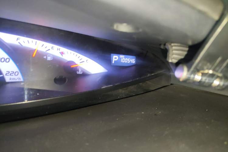 Used Toyota Previa 2012 2.4L 7-Seater Standard Edition Odometer Close Up