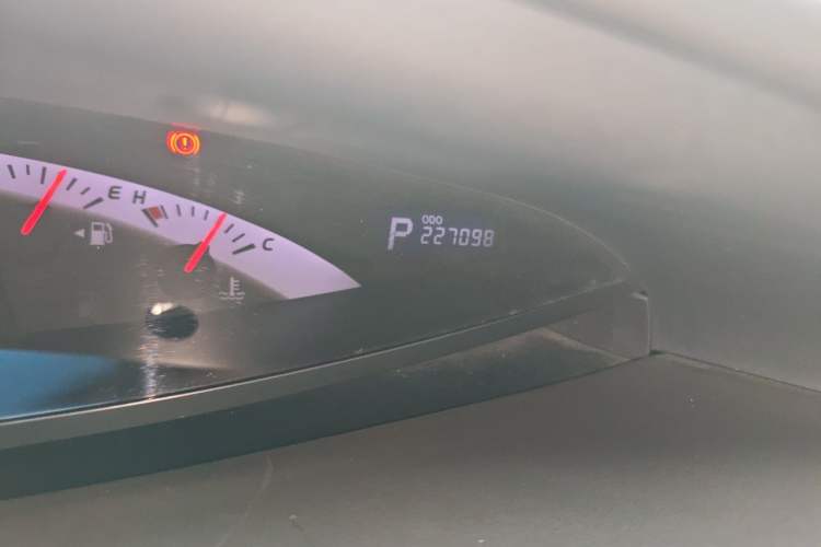 Used Toyota Previa 2012 2.4L 7-Seater Luxury Edition Odometer Close Up