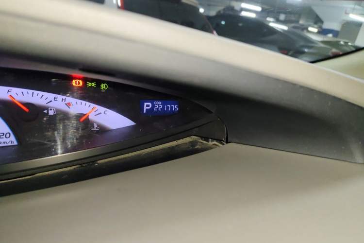 Used Toyota Previa 2012 2.4L 7-Seater Luxury Edition Odometer Close Up