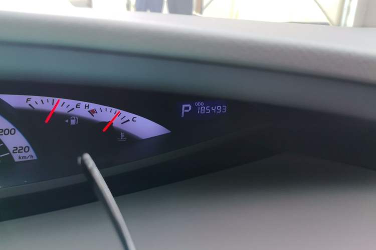 Used Toyota Previa 2012 3.5L 7-Seater Luxury Version Odometer Close Up