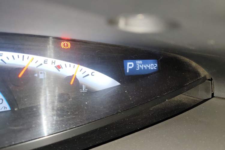 Used Toyota Previa 2012 2.4L 7-Seater Standard Edition Odometer Close Up