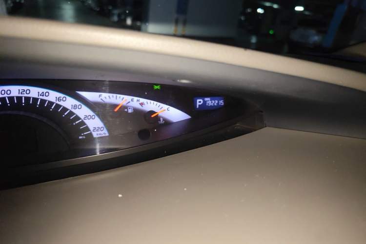 Used Toyota Previa 2012 2.4L 7-Seater Luxury Edition Odometer Close Up