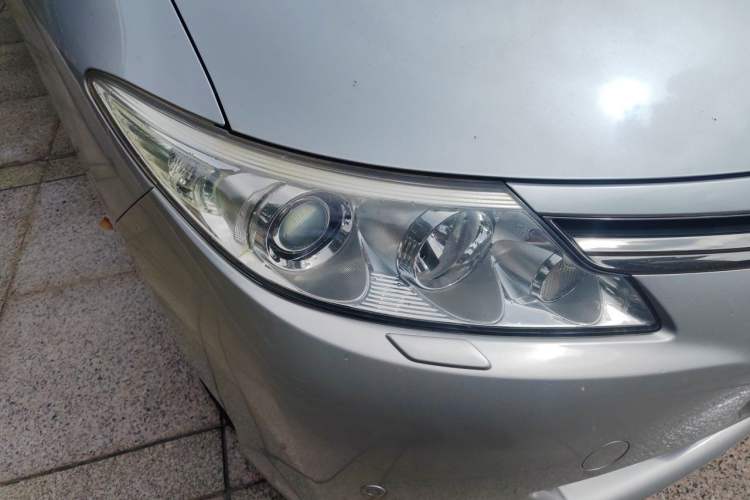 Used Toyota Previa 2012 2.4L 7-Seater Standard Edition Right Front Headlight
