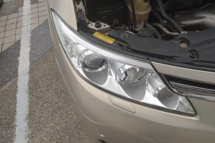 Used Toyota Previa 2012 2.4L 7-Seater Luxury Edition Right Front Headlight