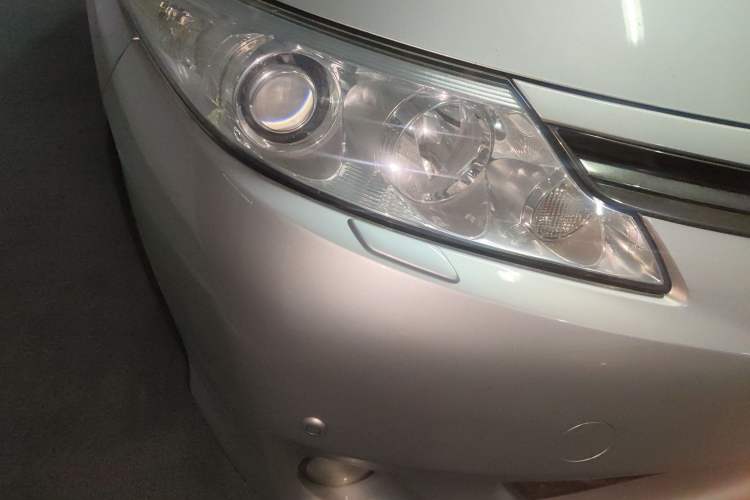 Used Toyota Previa 2012 2.4L 7-Seater Standard Edition Right Front Headlight