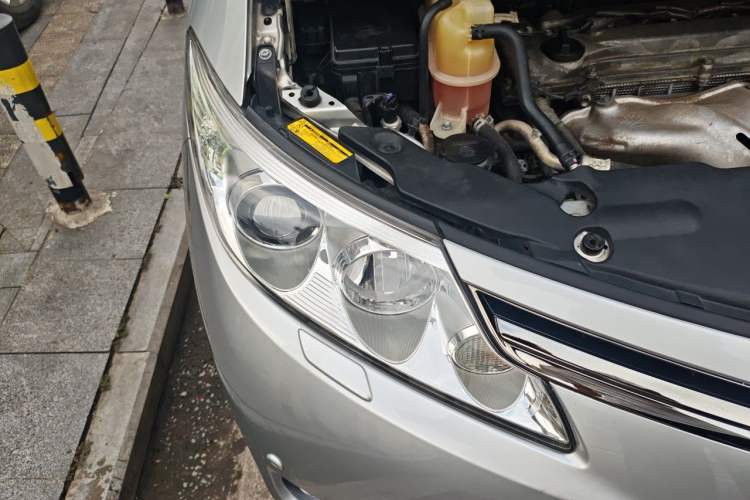 Used Toyota Previa 2012 2.4L 7-Seater Luxury Edition Right Front Headlight