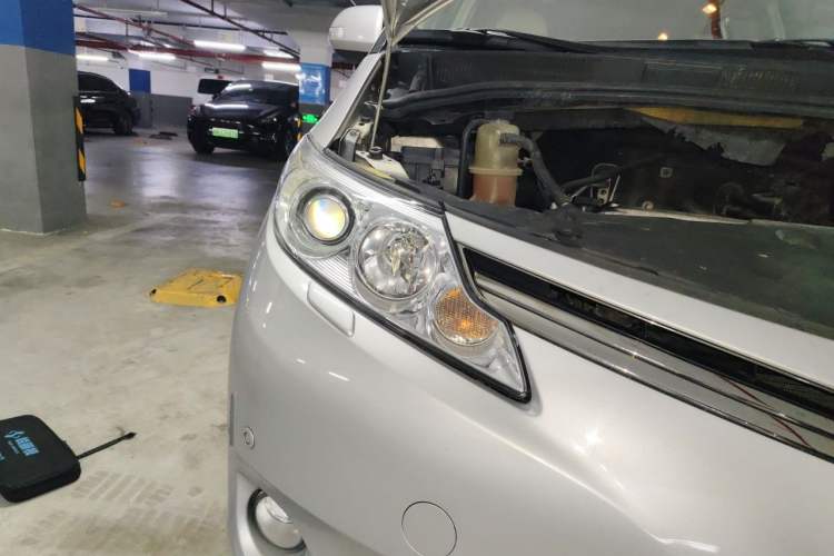 Used Toyota Previa 2012 2.4L 7-Seater Luxury Edition Right Front Headlight