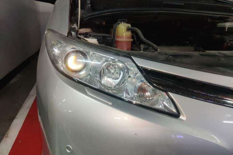 Used Toyota Previa 2012 2.4L 7-Seater Luxury Edition Right Front Headlight