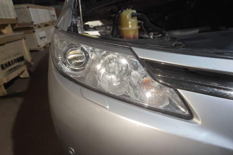 Used Toyota Previa 2012 2.4L 7-Seater Luxury Edition Right Front Headlight