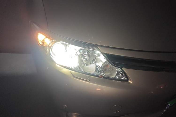 Used Toyota Previa 2012 2.4L 7-Seater Luxury Edition Right Front Headlight