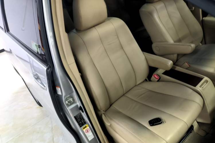 Used Toyota Previa 2012 2.4L 7-Seater Luxury Edition Right Front Seat