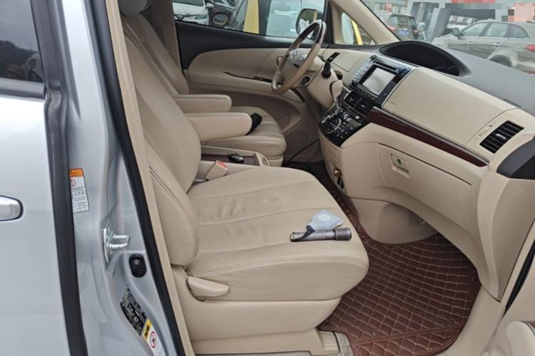 Used Toyota Previa 2012 2.4L 7-Seater Luxury Edition Right Front Seat