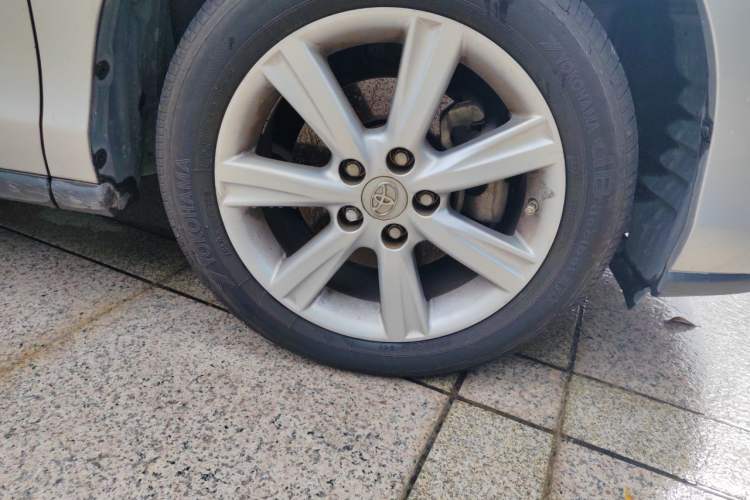 Used Toyota Previa 2012 2.4L 7-Seater Standard Edition Right Front Wheel Hub