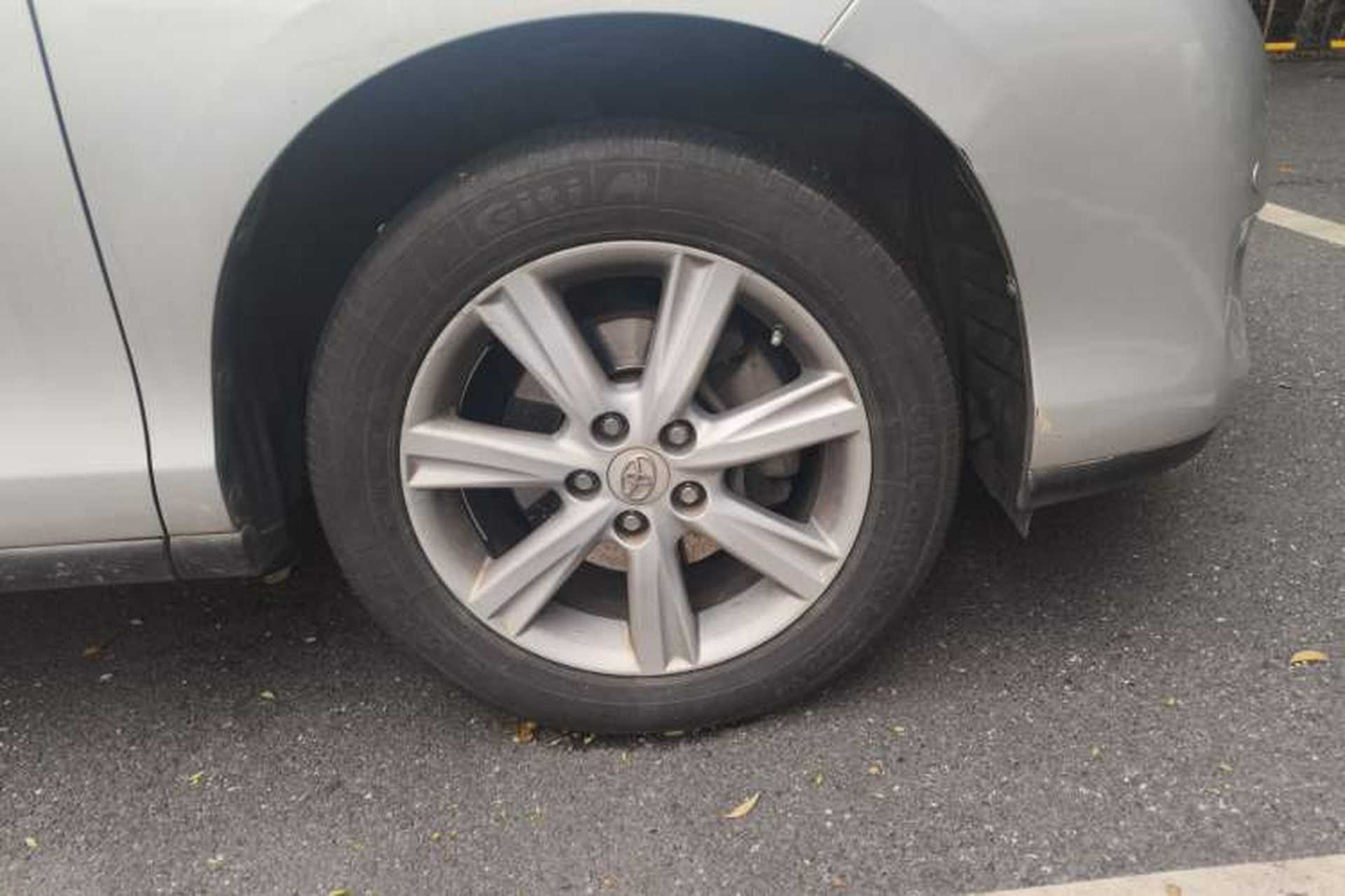 Used Toyota Previa 2012 2.4L 7-Seater Standard Edition Right Front Wheel Hub