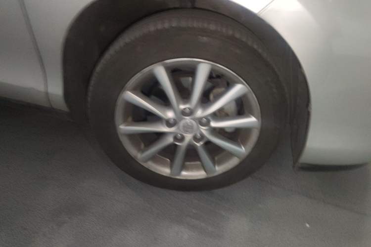 Used Toyota Previa 2012 2.4L 7-Seater Standard Edition Right Front Wheel Hub