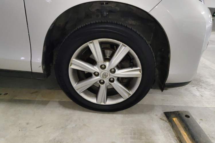 Used Toyota Previa 2012 2.4L 7-Seater Luxury Edition Right Front Wheel Hub