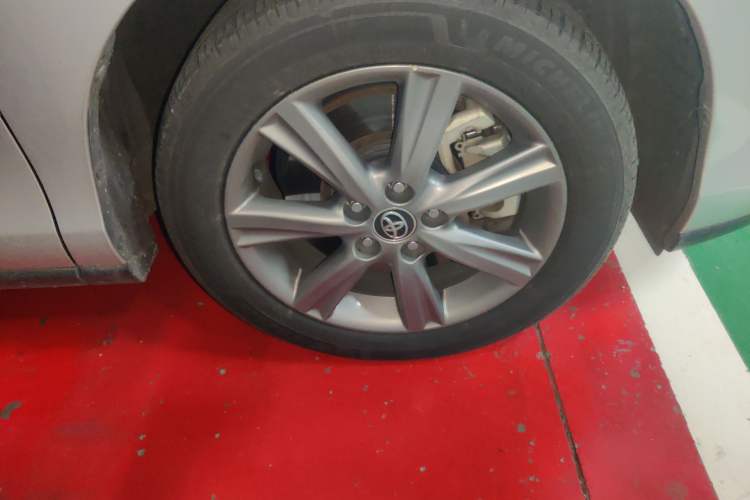 Used Toyota Previa 2012 2.4L 7-Seater Luxury Edition Right Front Wheel Hub