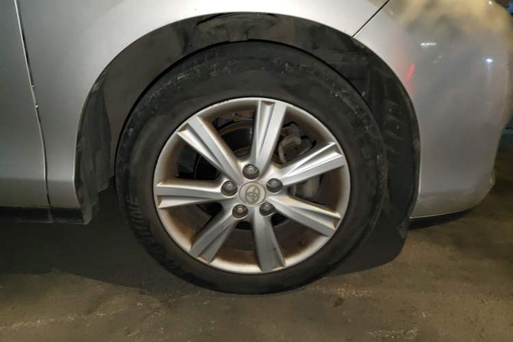 Used Toyota Previa 2012 2.4L 7-Seater Standard Edition Right Front Wheel Hub
