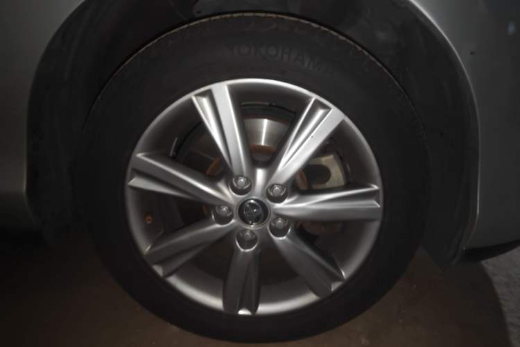 Used Toyota Previa 2012 2.4L 7-Seater Luxury Edition Right Front Wheel Hub