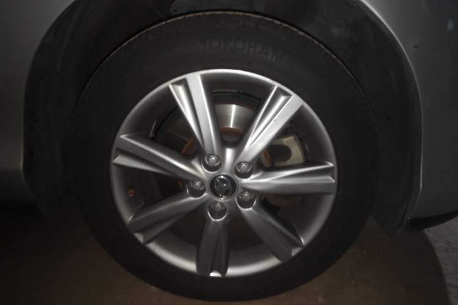 Used Toyota Previa 2012 2.4L 7-Seater Luxury Edition Right Front Wheel Hub