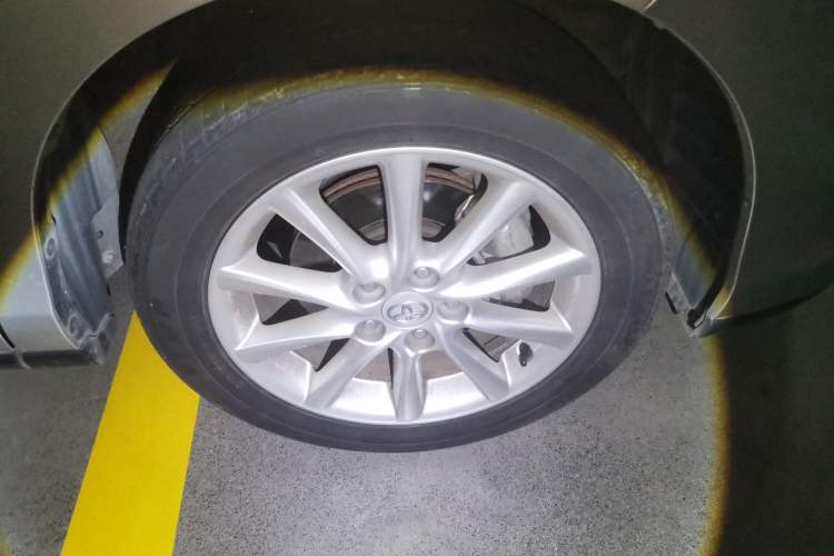 Used Toyota Previa 2012 2.4L 7-Seater Luxury Edition Right Front Wheel Hub