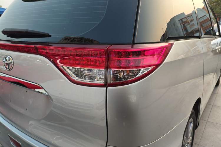 Used Toyota Previa 2012 2.4L 7-Seater Luxury Edition Right Rear Taillight