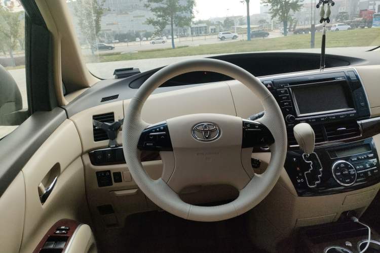 Used Toyota Previa 2012 2.4L 7-Seater Luxury Edition Steering Wheel