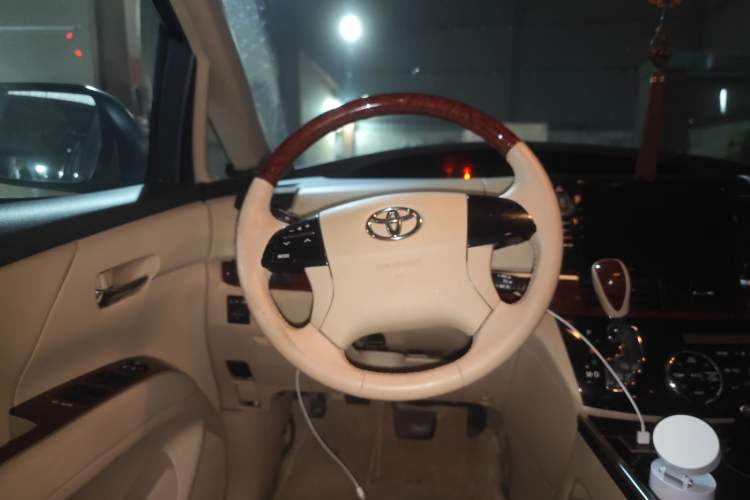 Used Toyota Previa 2012 2.4L 7-Seater Luxury Edition Steering Wheel