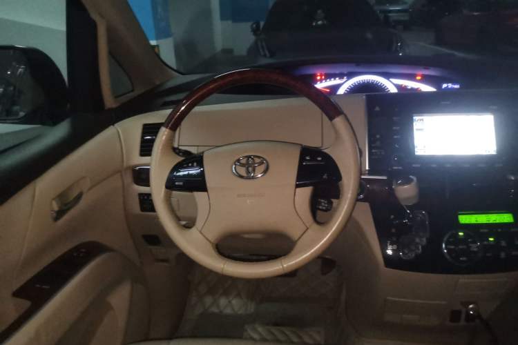 Used Toyota Previa 2012 2.4L 7-Seater Luxury Edition Steering Wheel
