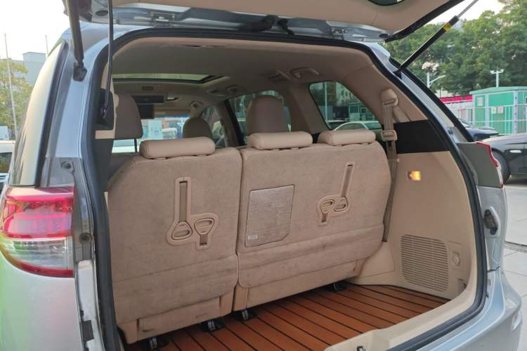 Used Toyota Previa 2012 2.4L 7-Seater Luxury Edition Trunk